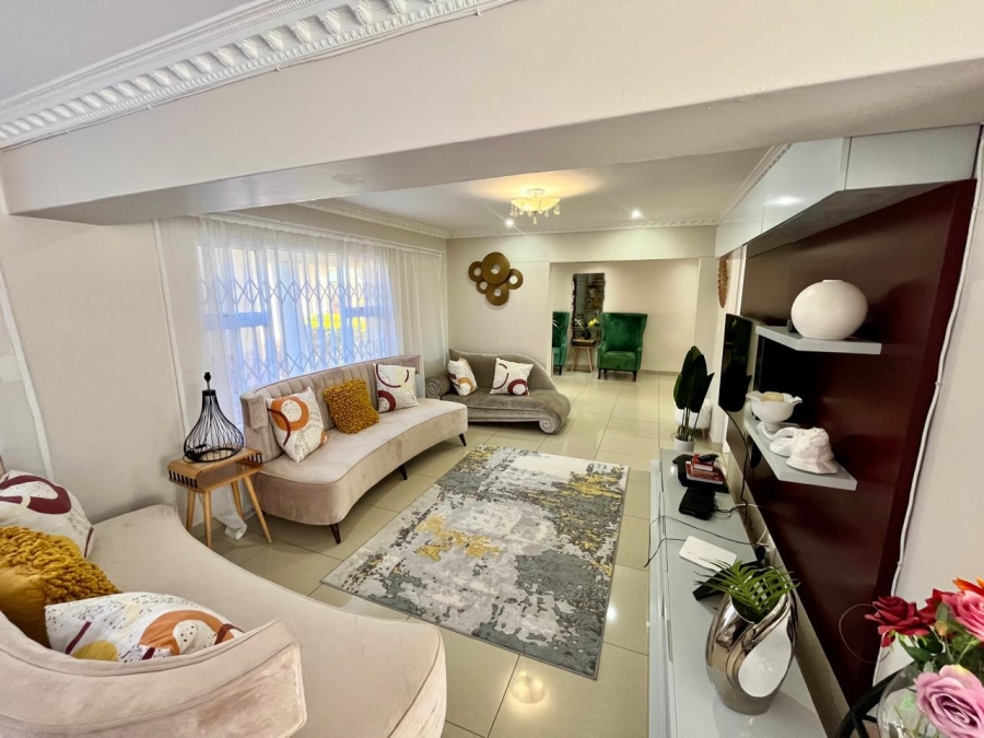 To Let 4 Bedroom Property for Rent in Beacon Bay Eastern Cape